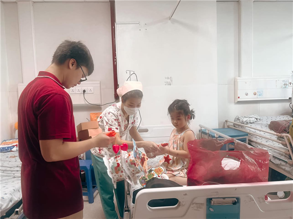 Mid-Autumn Festival 2024 - Visiting children at the city's children's hospital